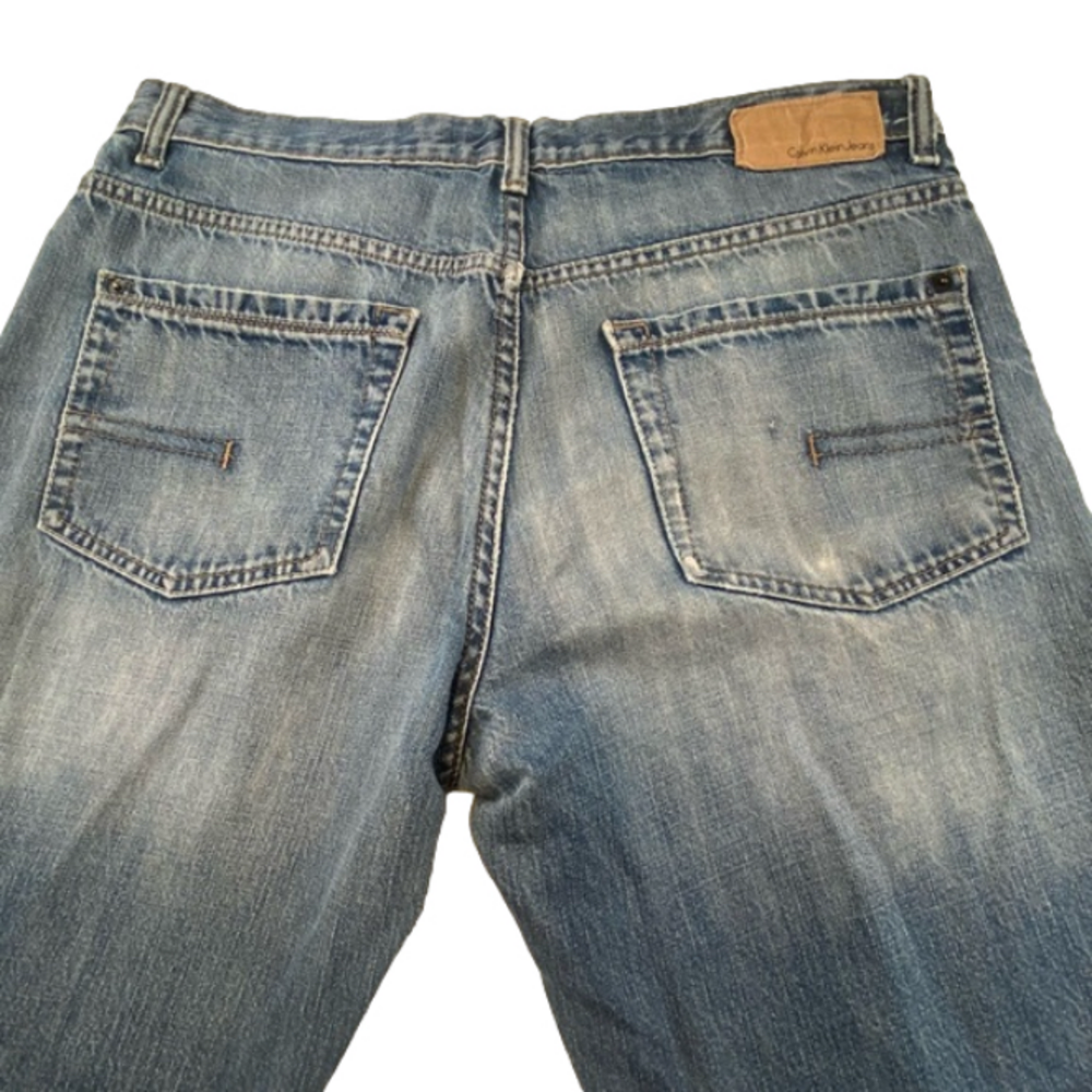 Calvin Klein Relaxed Straight Easy Fit Ripped at Knee W 33 High Rise Denim Jeans